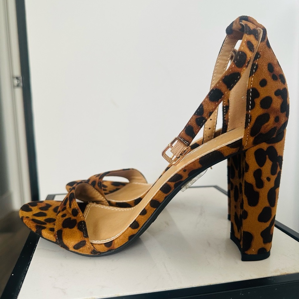 Leopard Print Block Heel Sandals. Brand new !!!! Never used .